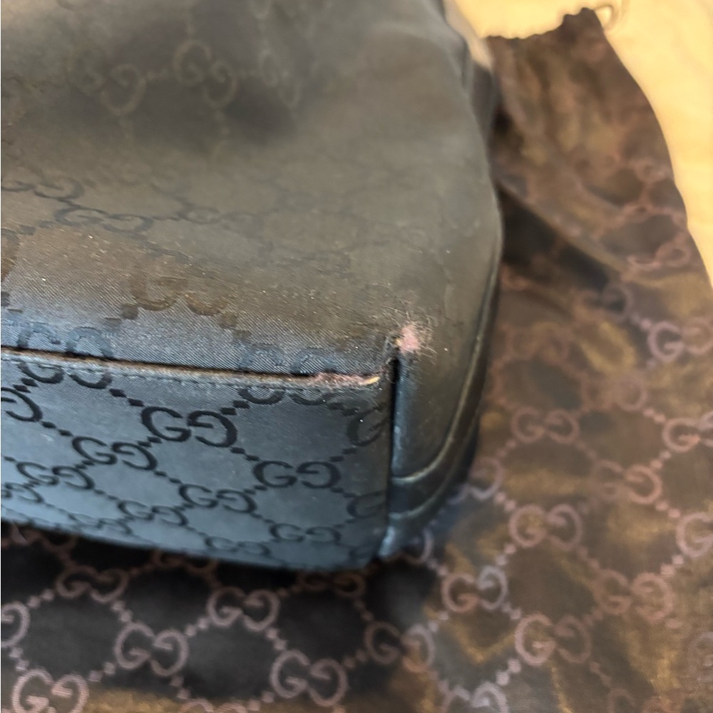 Gucci Black Monogram Shoulder Bag - Picture 7 of 8